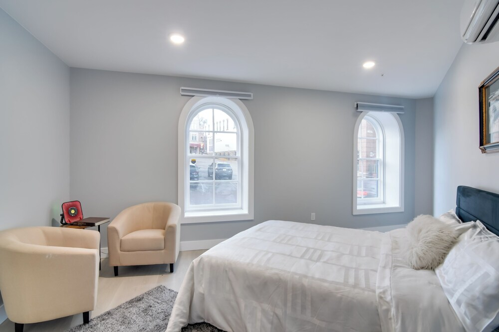Walkable Townhome in the Heart of Central City!