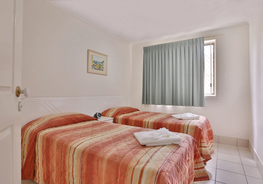 Sunsetcourt Budget holiday apartments surfers paradise