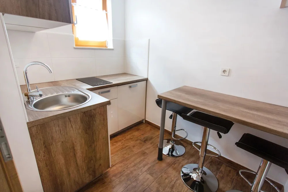 Domovoj Apartments and Rooms