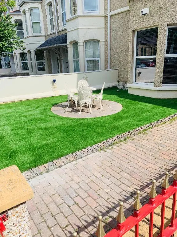 The Snug Garden Apartment