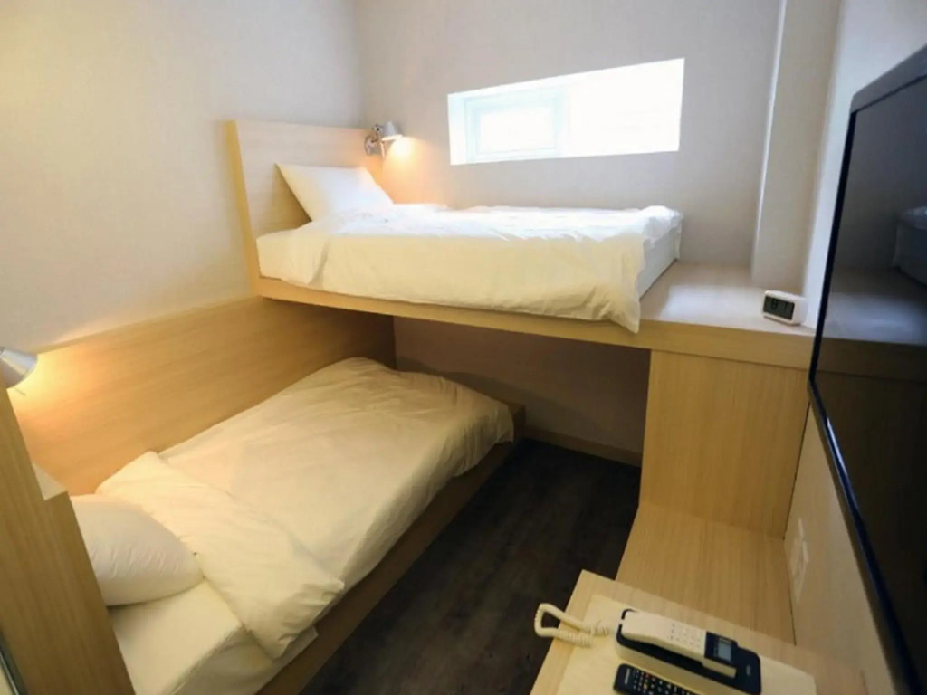 Hotel 8 Hours