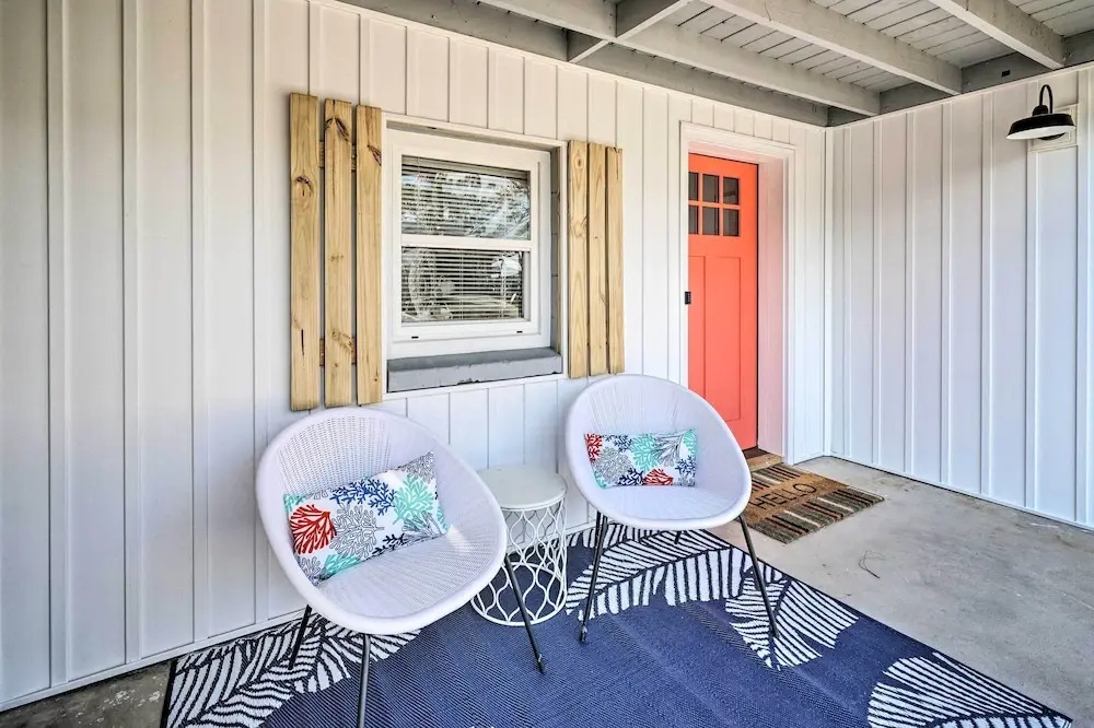 Picturesque Duplex Unit, 1/2 Mi to the Beach!