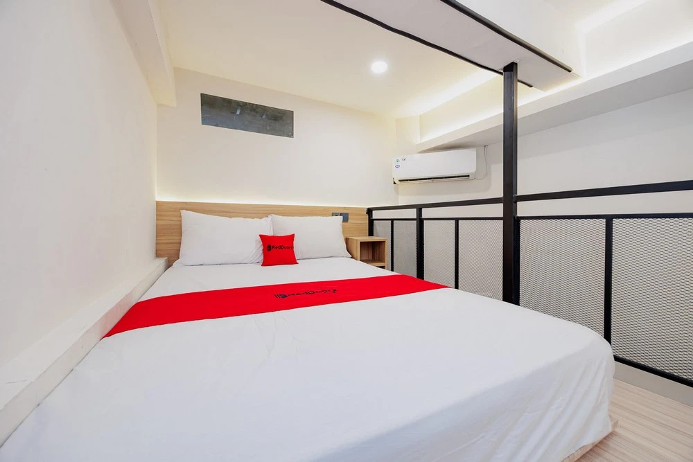 RedDoorz Plus at D San Residence Buah Batu
