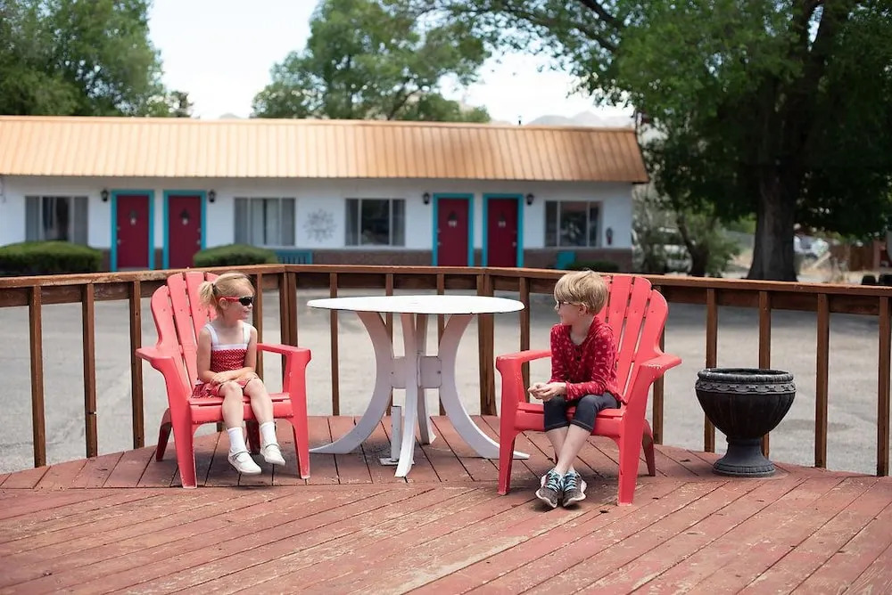 Circle R Motel