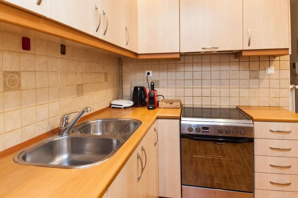 Luxury Pireas Stay New 2BR Urban Escape
