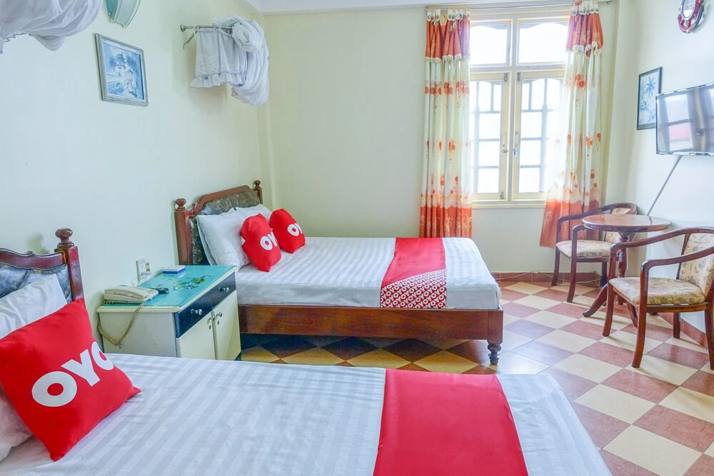 Bach Duong Hotel by OYO Rooms
