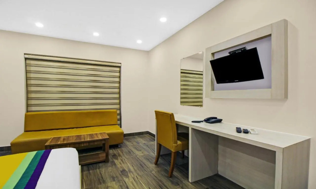 Itsy Hotels Transit Express Near Sealdah Station