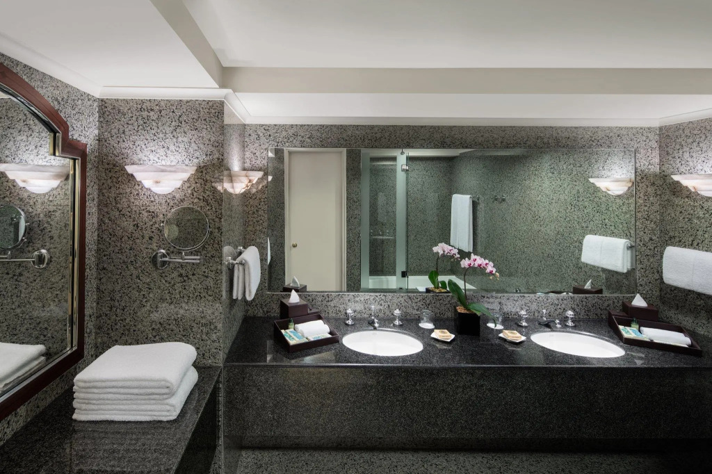 Отель Conrad Singapore Orchard