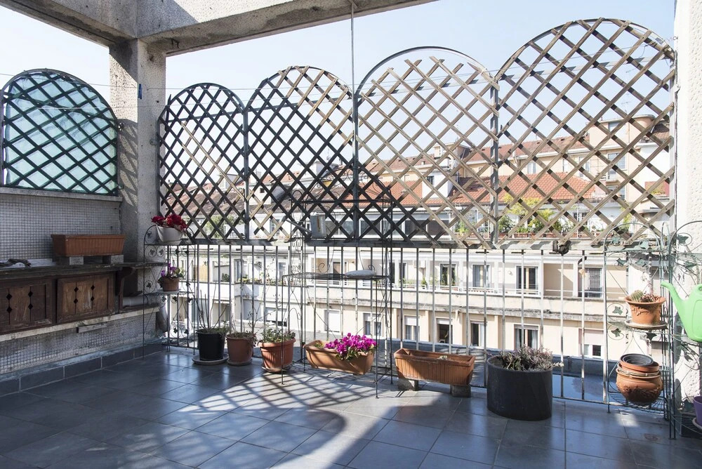 Bright Terrace Apartment in University District