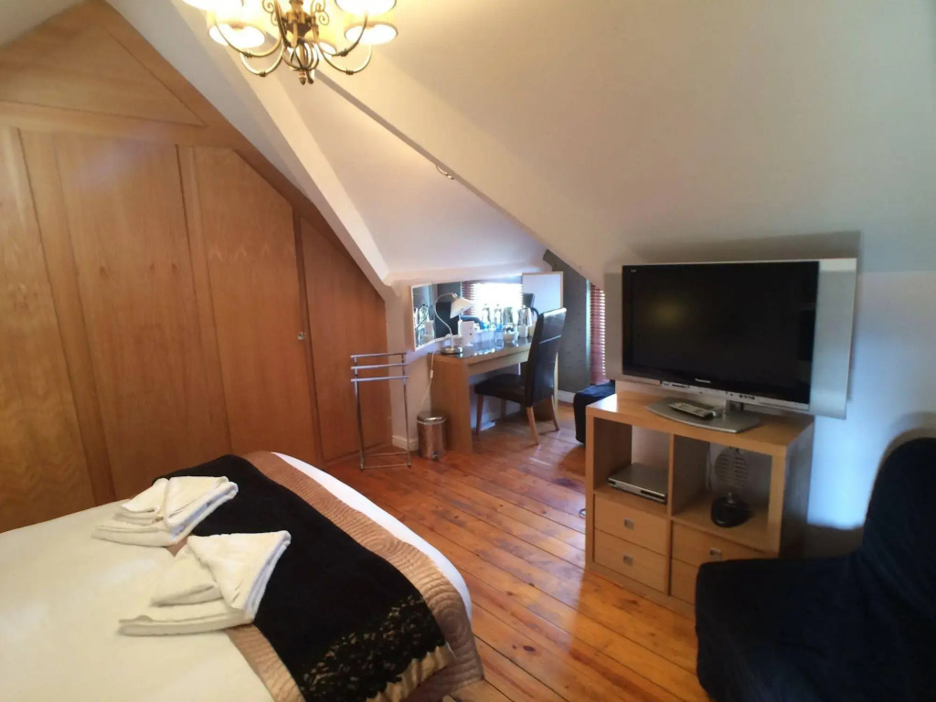 Ty Rosa Rooms