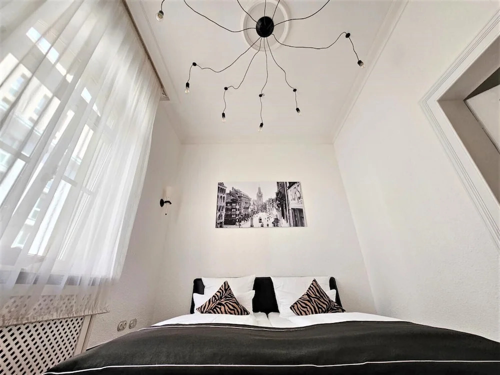 Historical Luxury Homes - Stadtvilla mit Jacuzzi und Garten