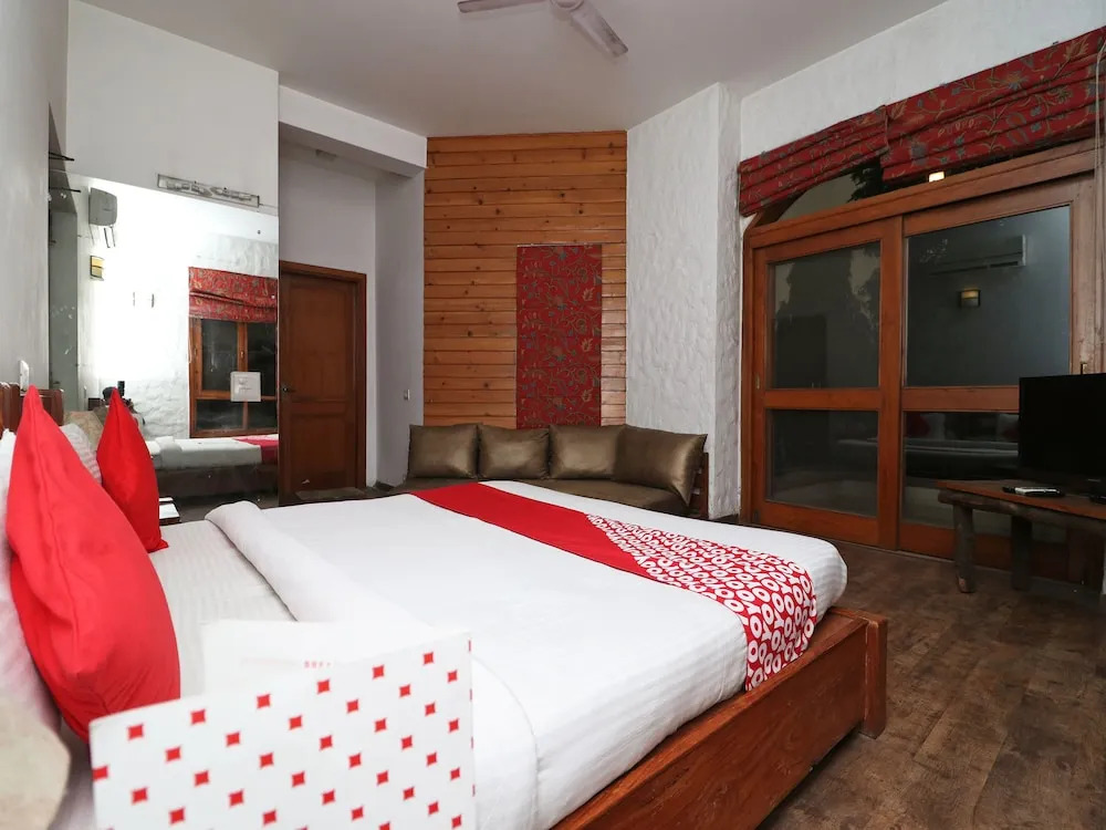 Fabhotel Pearl Villas Sector 31