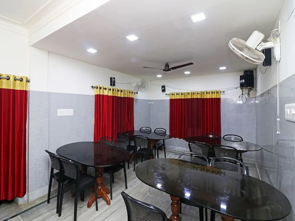 OYO 18666 Annapurna Plaza