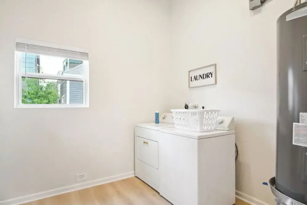 Skyline Retreat 3br-3ba w/ Stunning Views Near DT