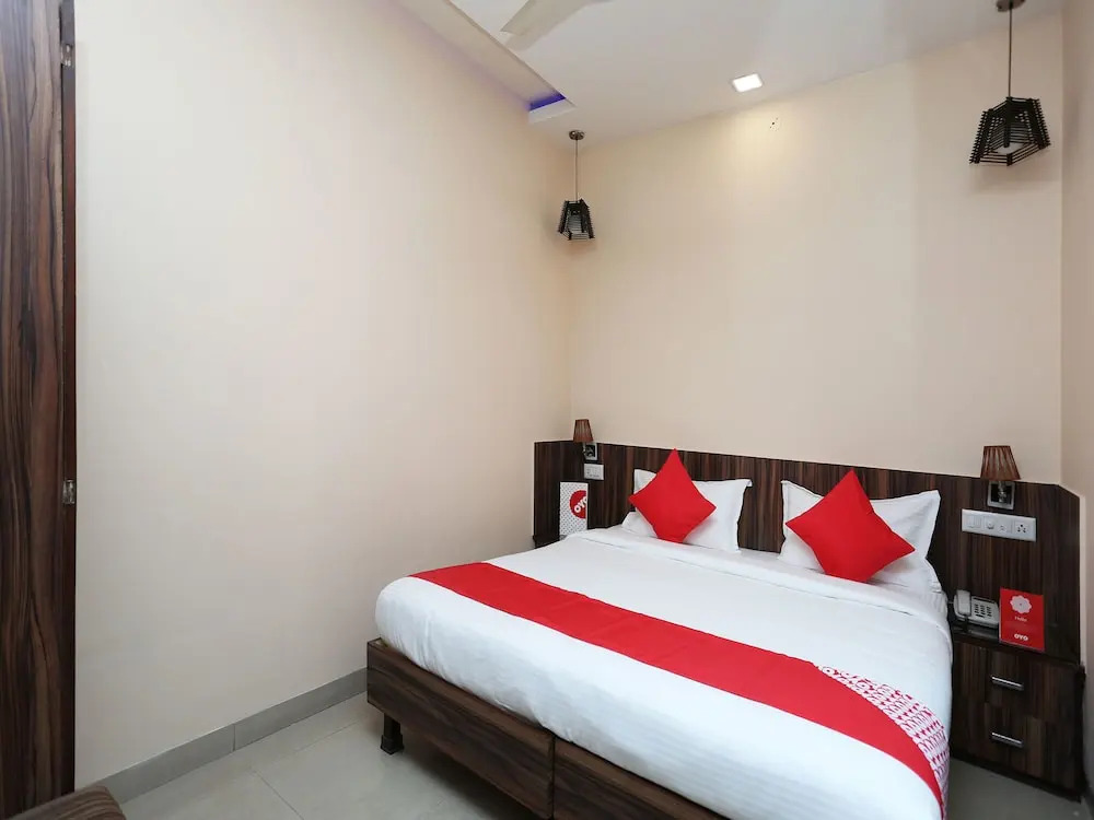 OYO 13546 Hotel City Palace