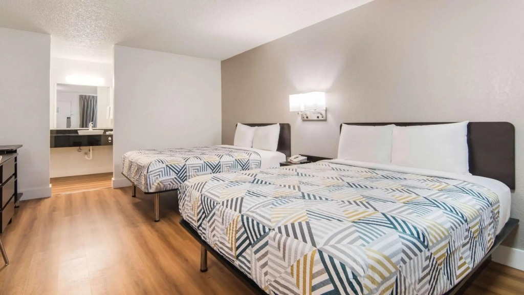 Motel 6-Addison, TX - Dallas