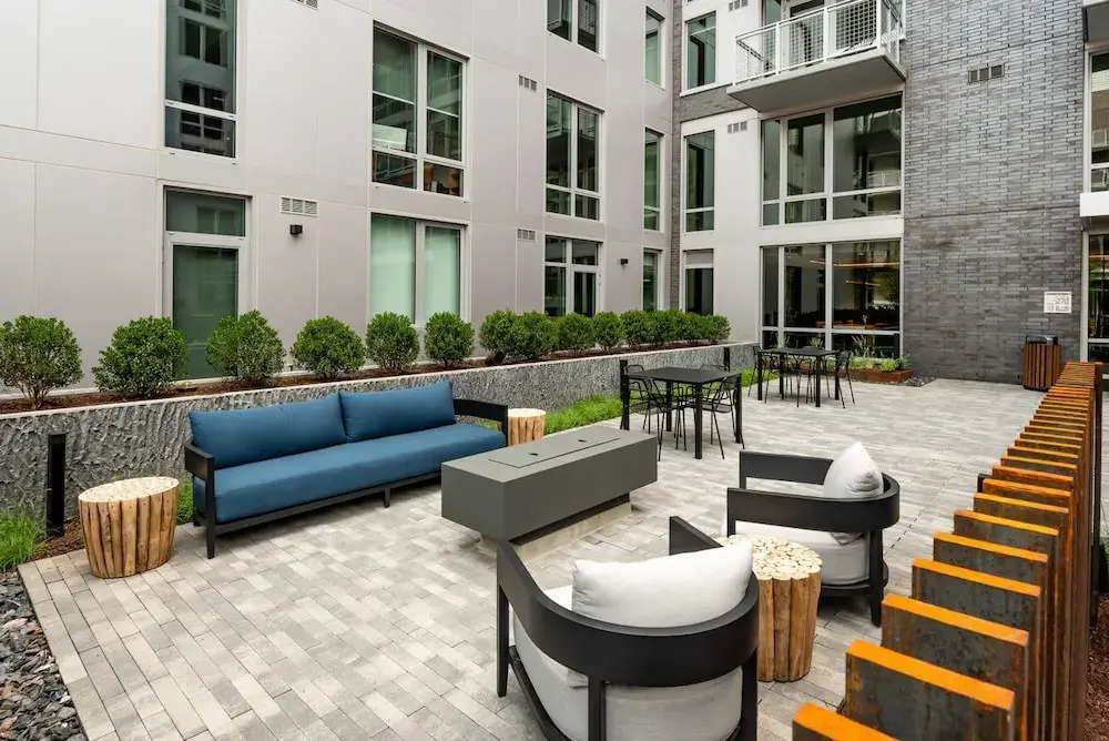 Condo The Earl