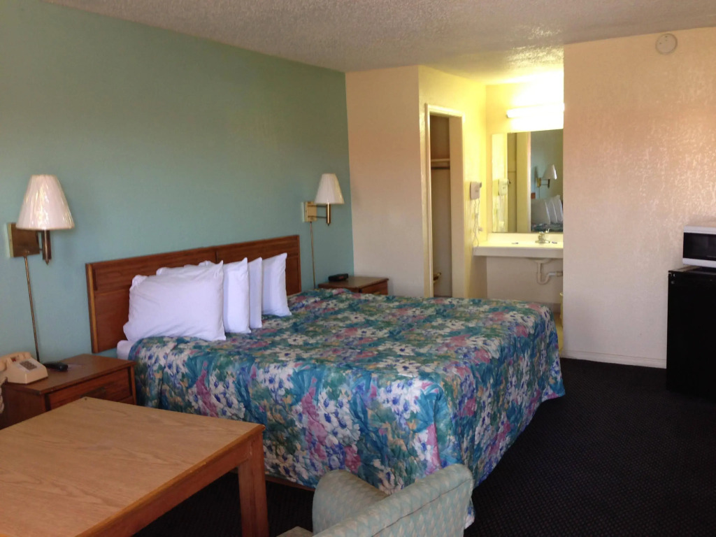 Super 7 Inn-Siloam Springs