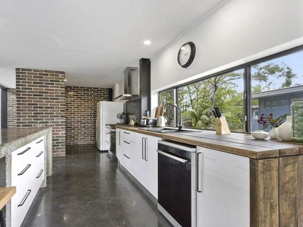Horizons at Currarong - architecturally designed beach house
