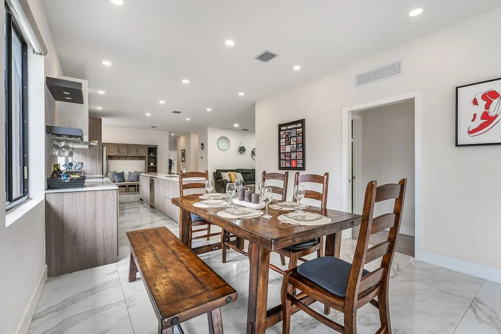 Fox Grand Residence- 6bd, 2 Pools & Pool Table