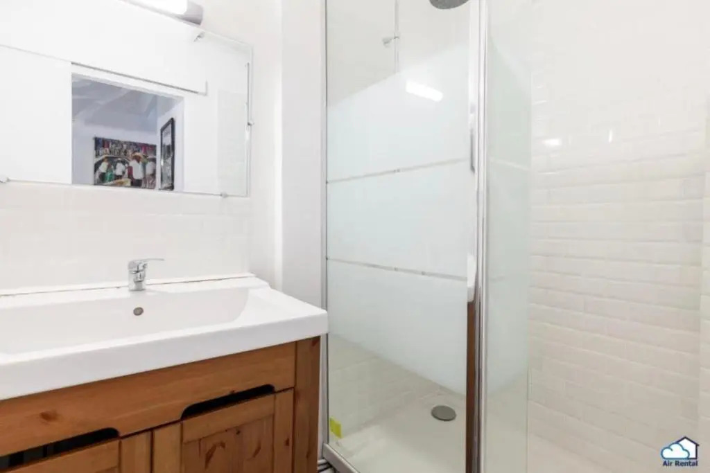 Beautiful Apartment - 2 rooms AC - Air Rental by Keeper