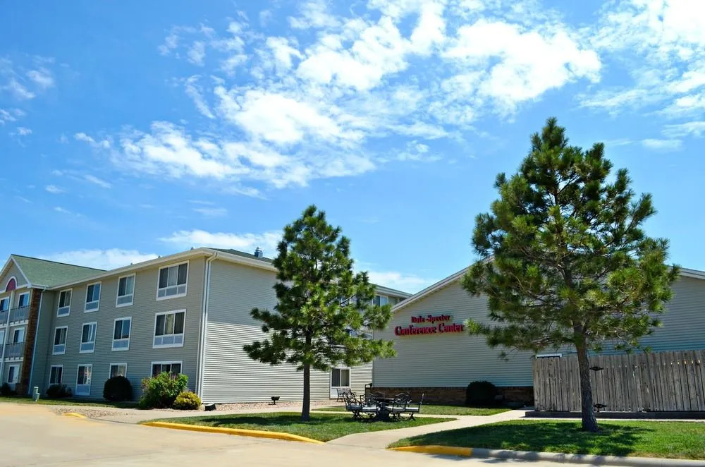 Fossil Creek Hotel & Suites