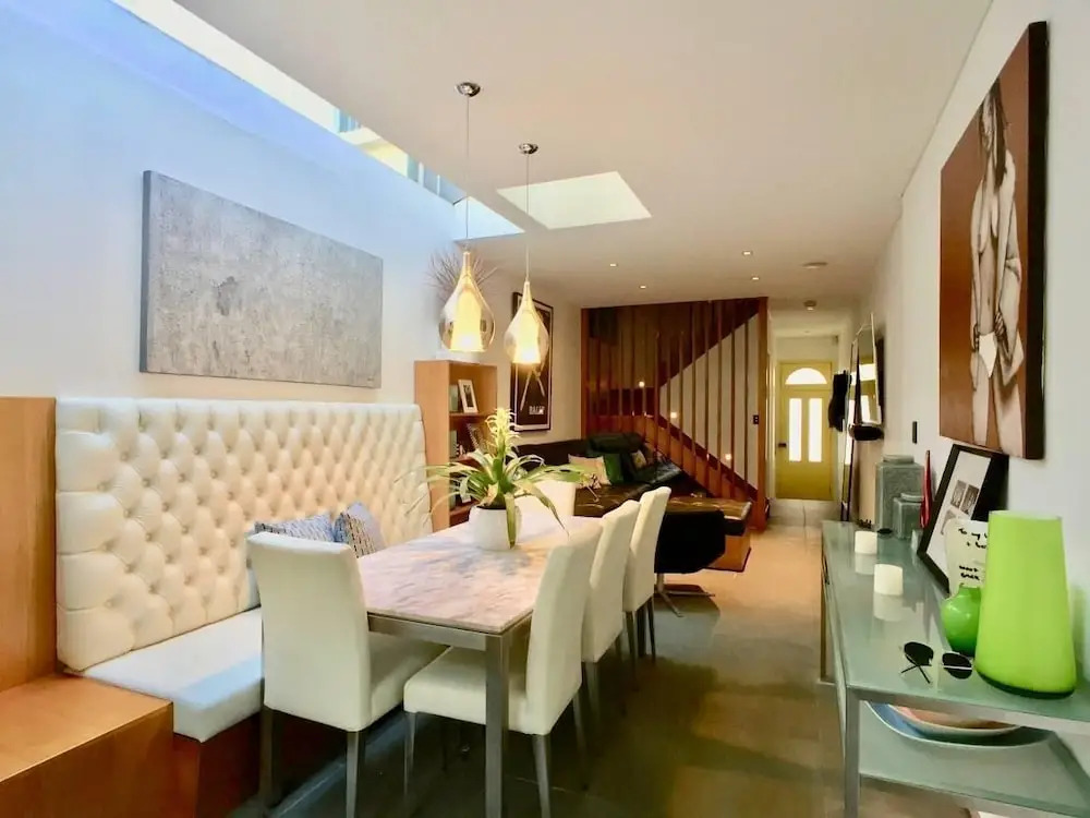 3 Storey Home Close Walk To Fox Studios SCG & City