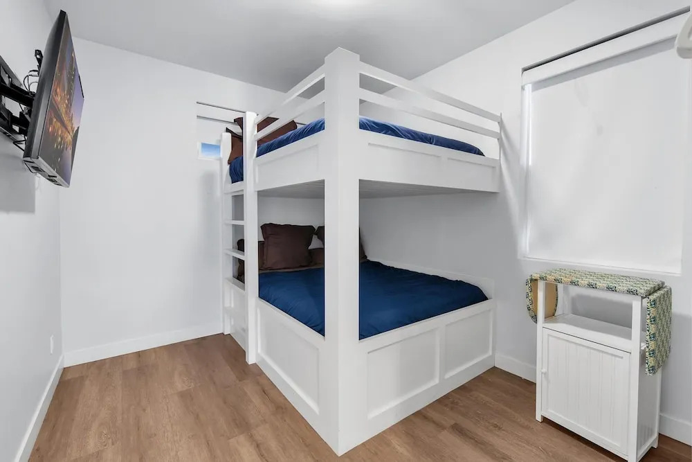Island Paradise 4BR Combo - Sleeps 16