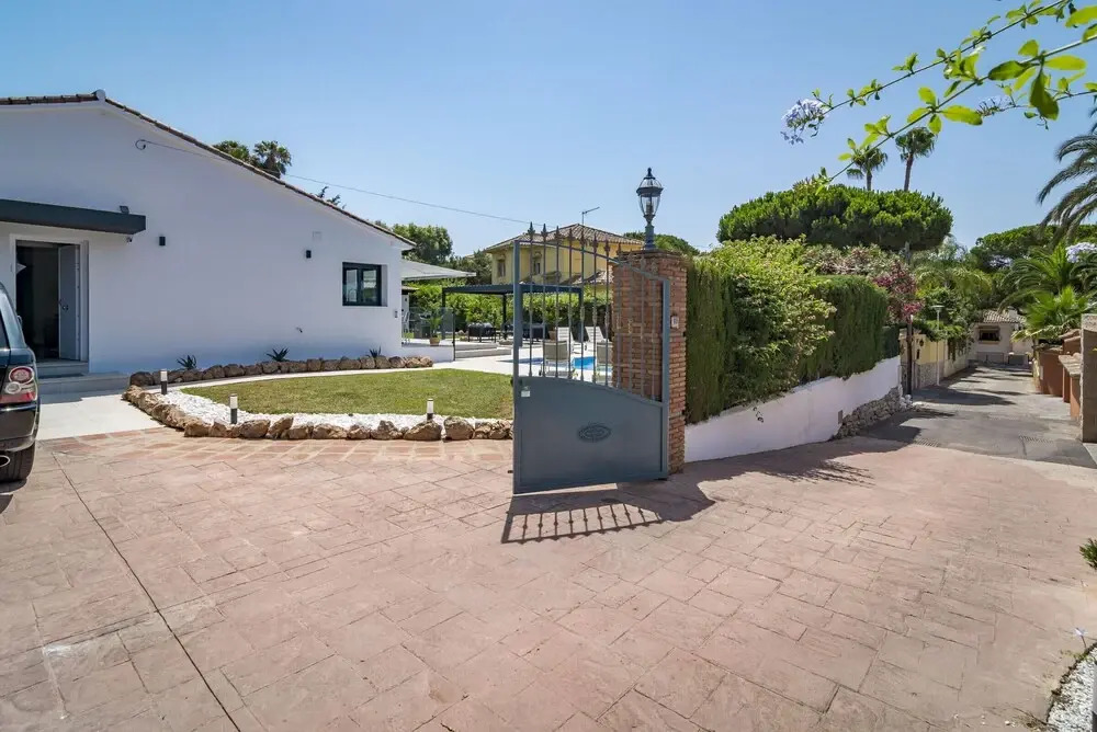 MAR - Luxury Villa Marbesa 400 meters to beach