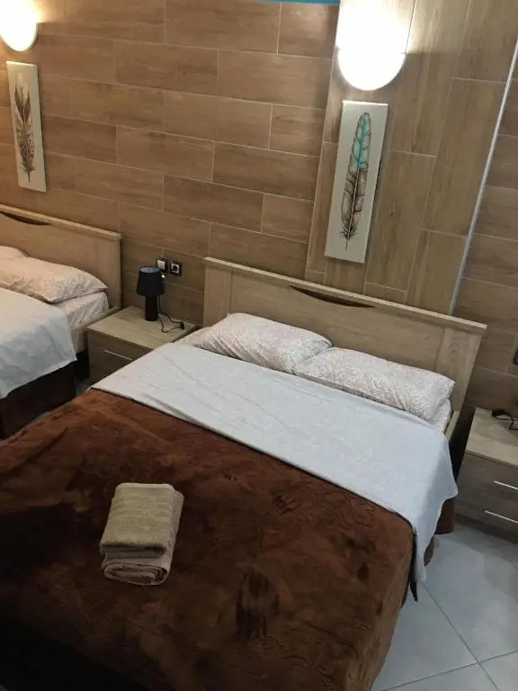 G M 2 ROOMS KENTRO in the heart of the city