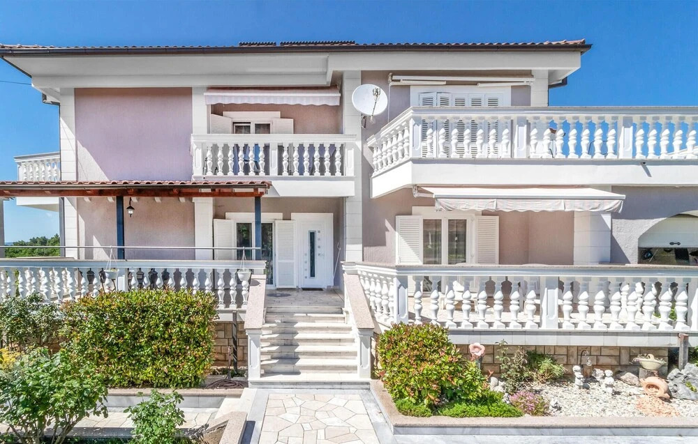 Stunning Apartment in Jadranovo With 3 Bedrooms, Wifi and Outdoor Swimming Pool