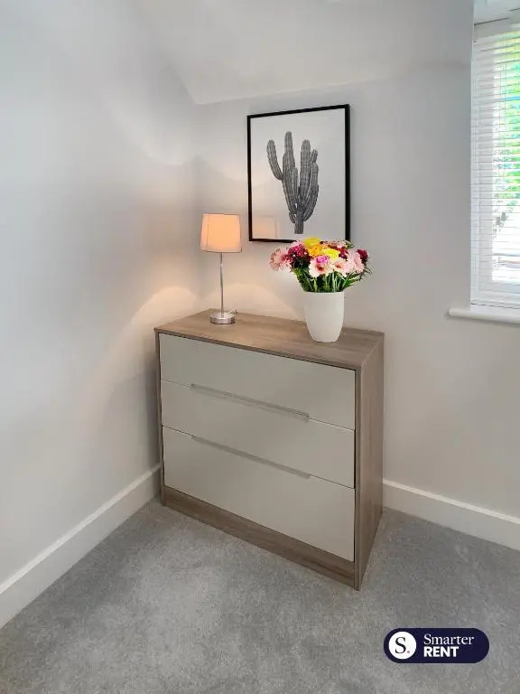 Wokingham - 2 Bed House with Garden