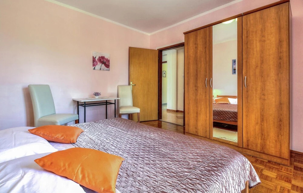 Stunning Home in Porec With Wifi and 2 Bedrooms