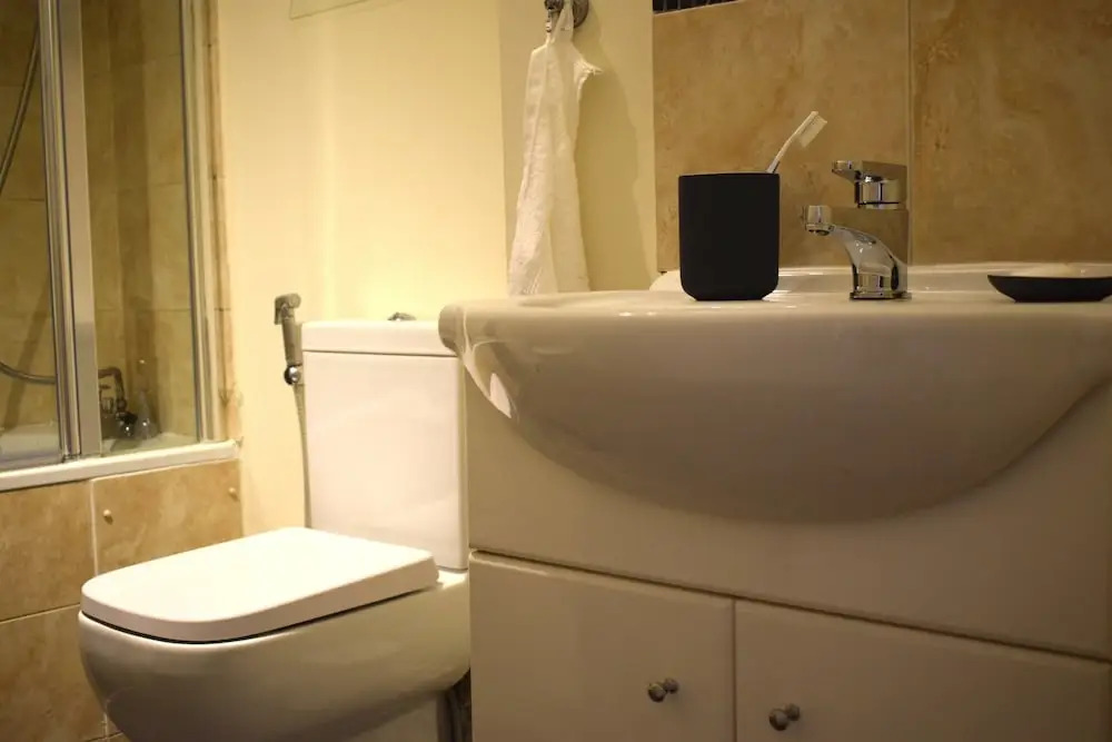 Modern 2 Bedroom Apartment in Queen's Park