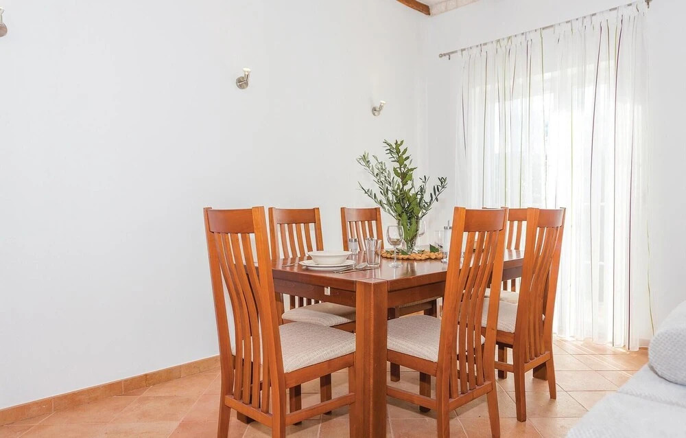 Two-Bedroom Holiday Home In Radonic