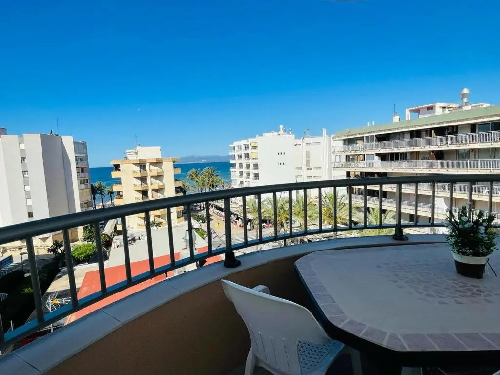 Apartamento, vistas frontales al mar a 30 segundos de de la playa