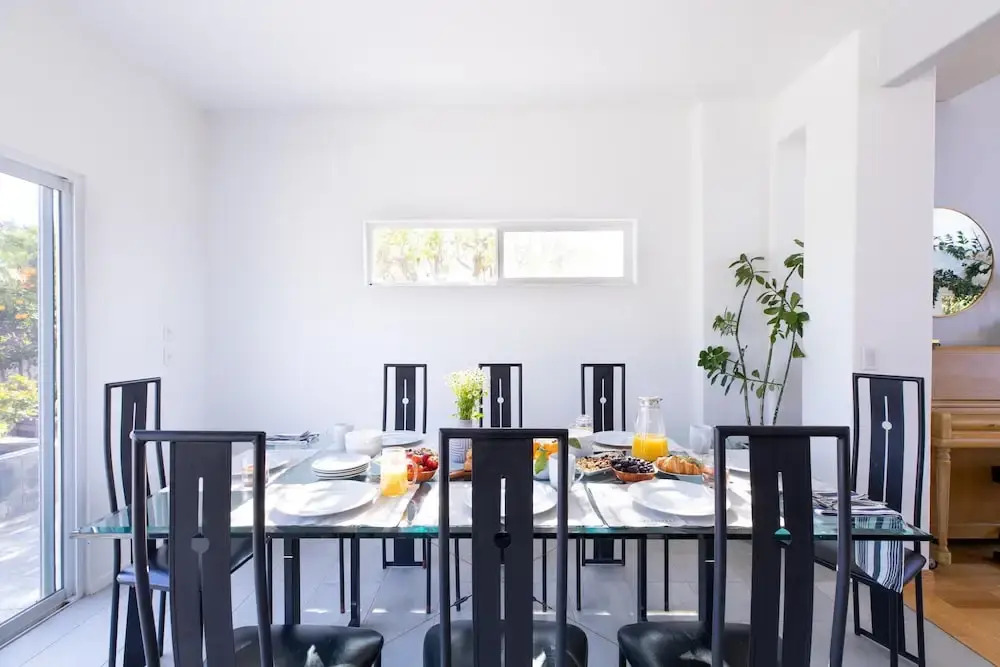Beachcomber by AvantStay | 1 Block from Beach - Modern Estate w/ Ocean Views