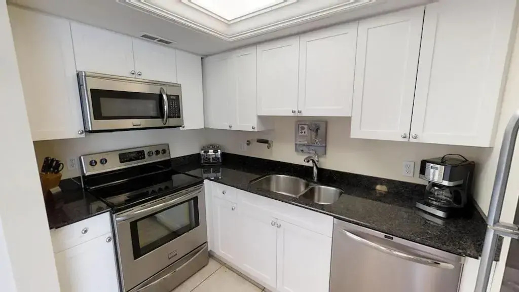 Beachfront Condo! Gulf View From All Rooms, Pool, Chairs Provided