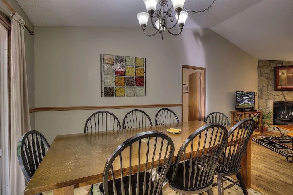 Bears Delight  320 - Three Bedroom Cabin