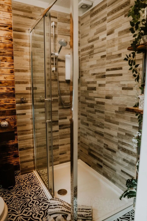 Luxurious mountain retreat lodge Hunters Quay