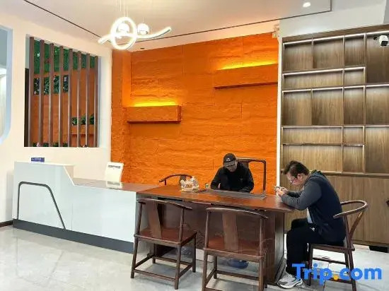 Maitreya Lvle Hot Spring B&B