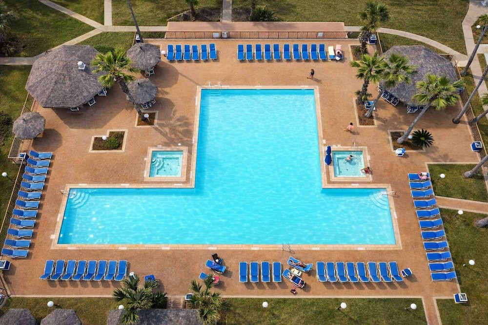Beachfront Hotspot - New Furnishings - Pool - 1st Floor
