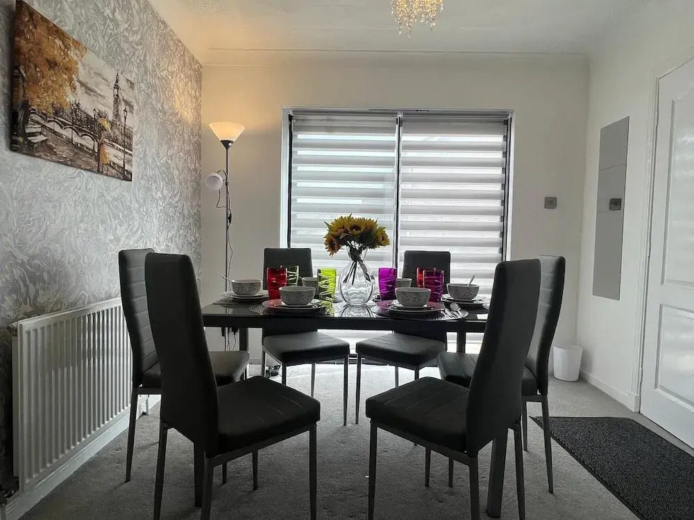 Ayr Refurbished May 2024 3 Bedroom 140m2 Detached House With Private Gardens