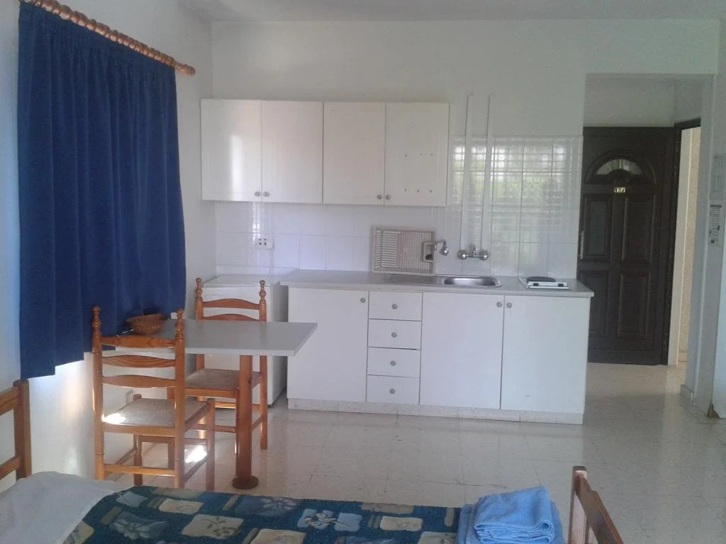 Lefki Tree Tourist Apartments