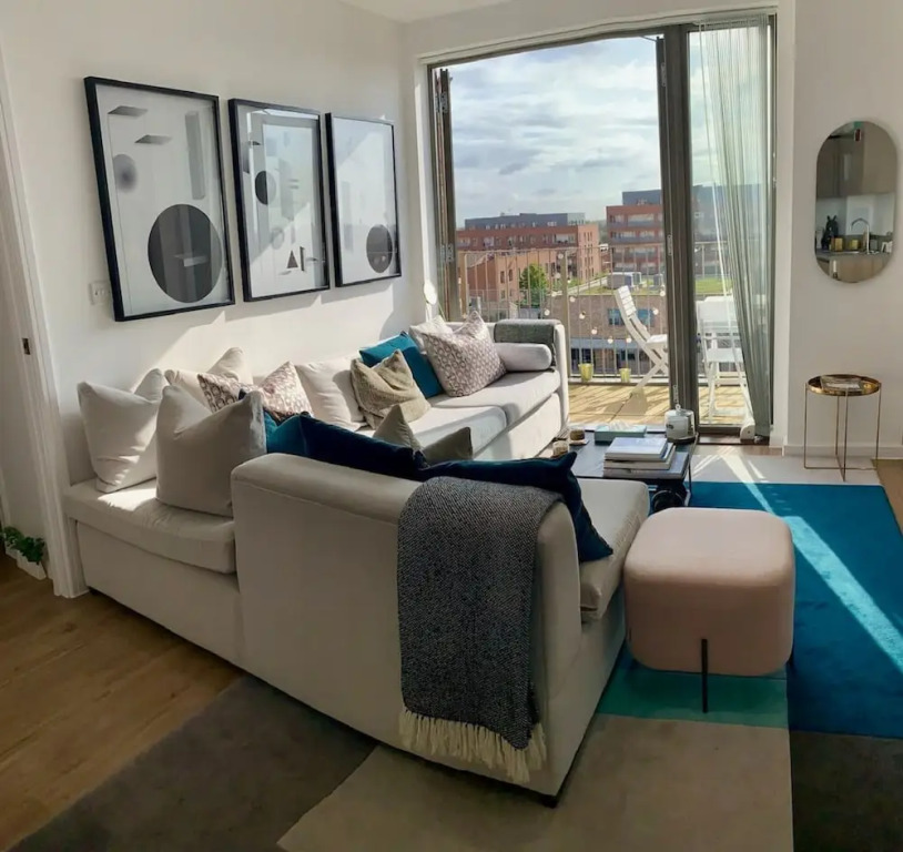 Stylish and Chic 1 Bedroom Apartment in Canning Town