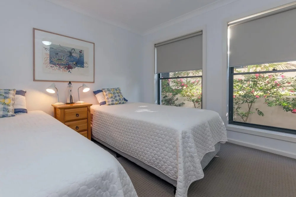 Beach House, Pacific Road, 1/20