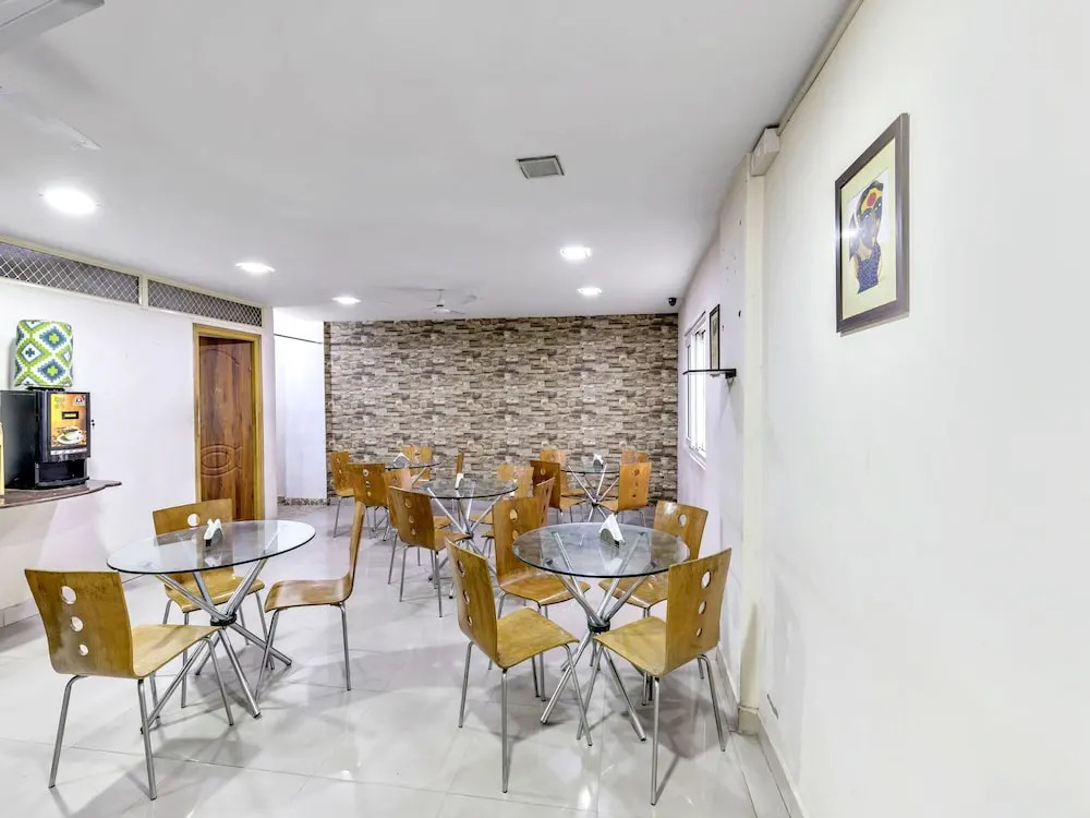 OYO 12120 Hotel Srico