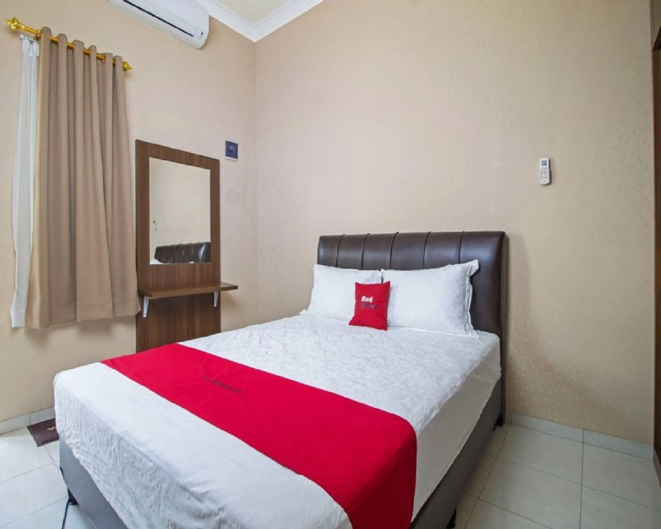 RedDoorz Syariah near Mercu Buana University