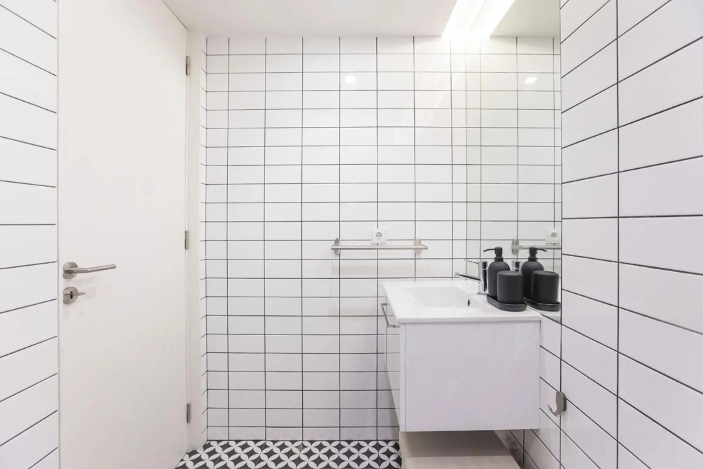 Modern 2BR Duplex Downtown by Art District by LovelyStay