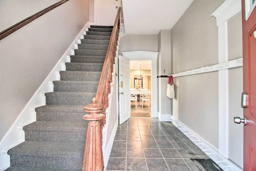 Comfy Ludlow Apartment about 3 Mi to Okemo Resort
